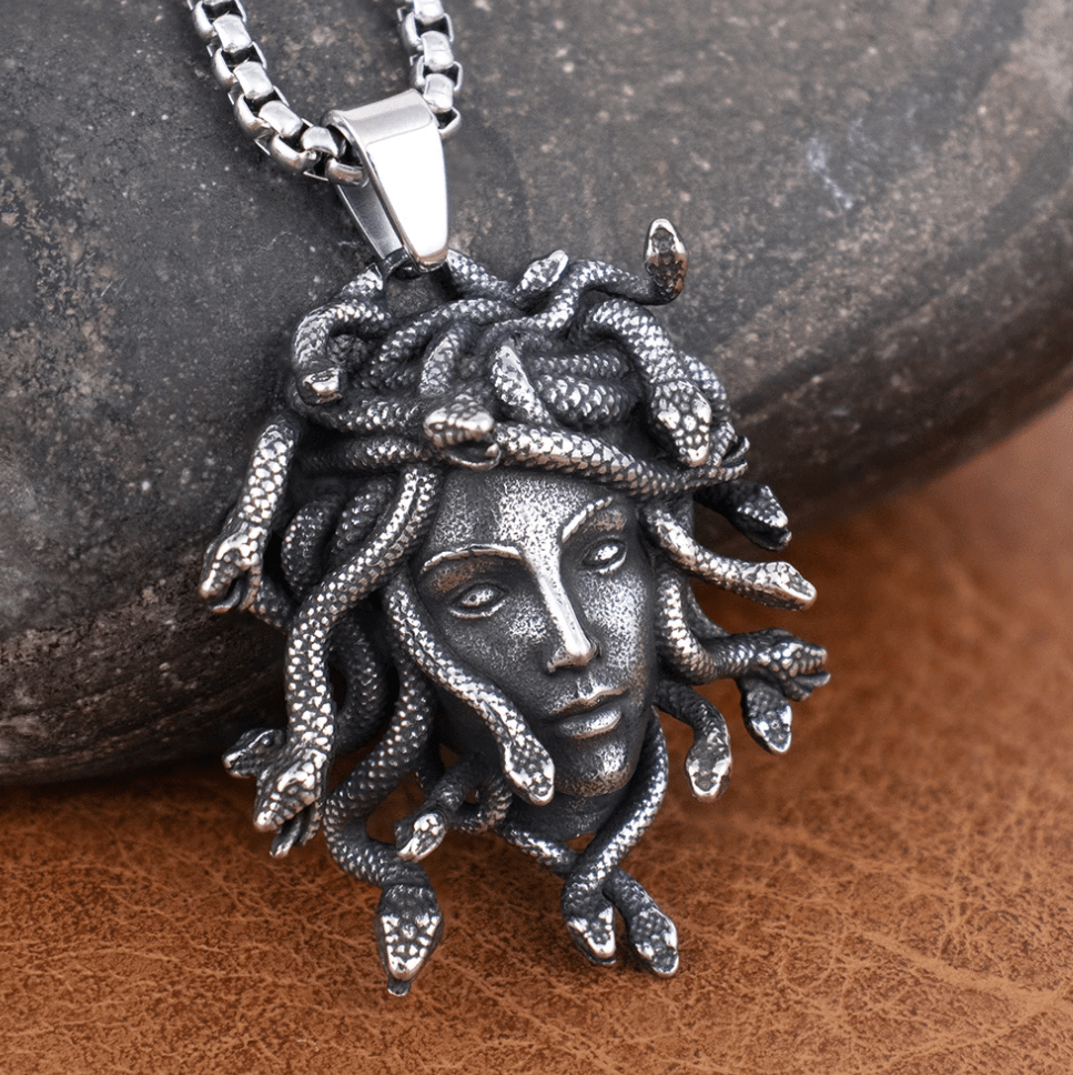 COLLAR "MEDUSA" + PULSERA GRATIS